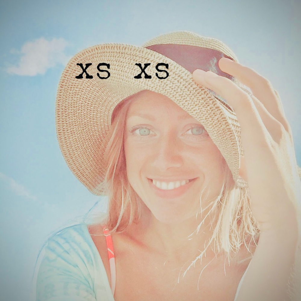 • xs xs •